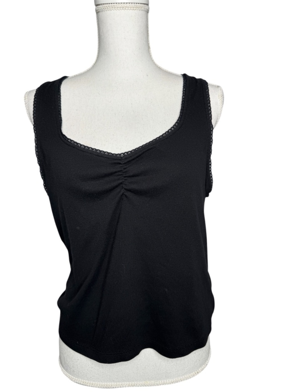 Women's Old Navy Size XL‎ V-neck Lace trim Black Tank Top